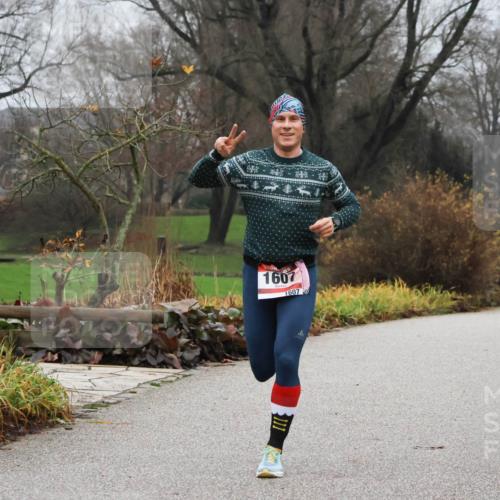 08.12.2024 - St. Pauli X-Mass-Run No. 14 Strokosch-Dieckow http://msf.ph/oto/7500714 08.12.2024 09:44:24 Laufen 1607, 1607 meine-sportfotos.de