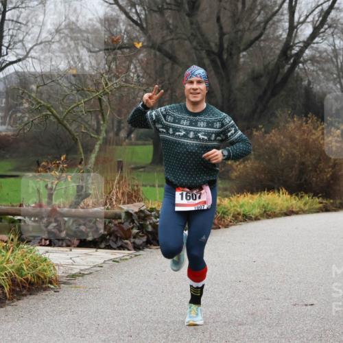 08.12.2024 - St. Pauli X-Mass-Run No. 14 Strokosch-Dieckow http://msf.ph/oto/7500717 08.12.2024 09:44:24 Laufen 1607, 1607 meine-sportfotos.de