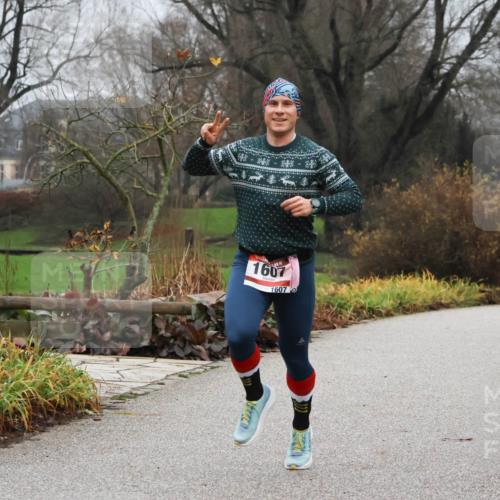 08.12.2024 - St. Pauli X-Mass-Run No. 14 Strokosch-Dieckow http://msf.ph/oto/7500722 08.12.2024 09:44:24 Laufen 1607, 1607 meine-sportfotos.de