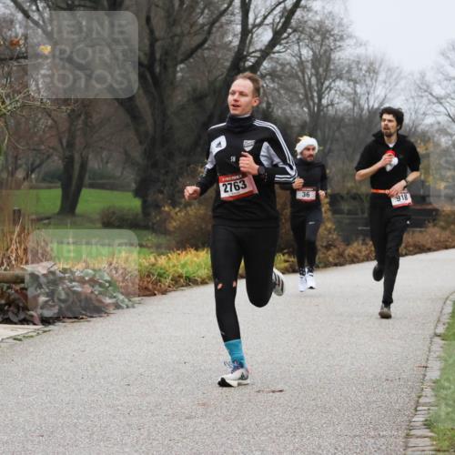08.12.2024 - St. Pauli X-Mass-Run No. 14 Strokosch-Dieckow http://msf.ph/oto/7500739 08.12.2024 09:44:31 Laufen 2763, 36, 918 meine-sportfotos.de