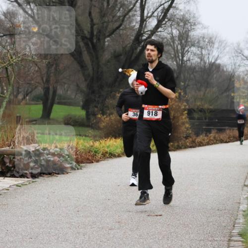 08.12.2024 - St. Pauli X-Mass-Run No. 14 Strokosch-Dieckow http://msf.ph/oto/7500746 08.12.2024 09:44:32 Laufen 36, 918, 2437 meine-sportfotos.de