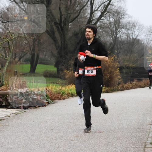 08.12.2024 - St. Pauli X-Mass-Run No. 14 Strokosch-Dieckow http://msf.ph/oto/7500753 08.12.2024 09:44:33 Laufen 14, 918, 2832 meine-sportfotos.de