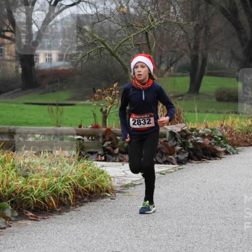 08.12.2024 - St. Pauli X-Mass-Run No. 14 Strokosch-Dieckow http://msf.ph/oto/7500789 08.12.2024 09:44:41 Laufen 14, 2832 meine-sportfotos.de