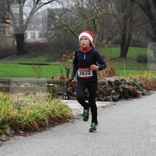 08.12.2024 - St. Pauli X-Mass-Run No. 14 Strokosch-Dieckow http://msf.ph/oto/7500792 08.12.2024 09:44:41 Laufen 14, 2832 meine-sportfotos.de