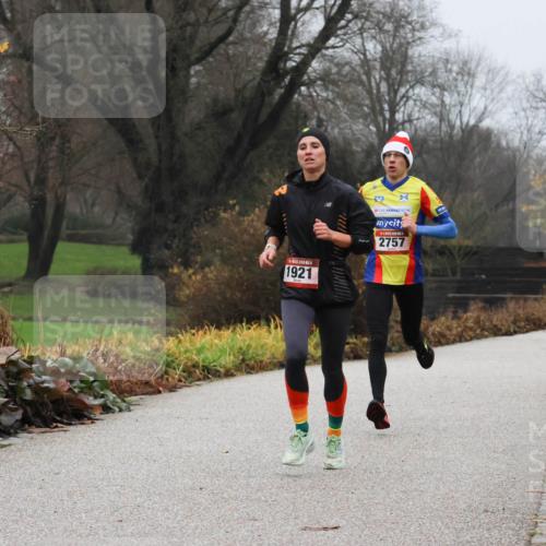 08.12.2024 - St. Pauli X-Mass-Run No. 14 Strokosch-Dieckow http://msf.ph/oto/7500811 08.12.2024 09:44:45 Laufen 4, 2757, 1921 meine-sportfotos.de