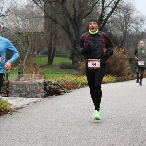 08.12.2024 - St. Pauli X-Mass-Run No. 14 Strokosch-Dieckow http://msf.ph/oto/7500839 08.12.2024 09:44:55 Laufen 2741, 44, 423 meine-sportfotos.de