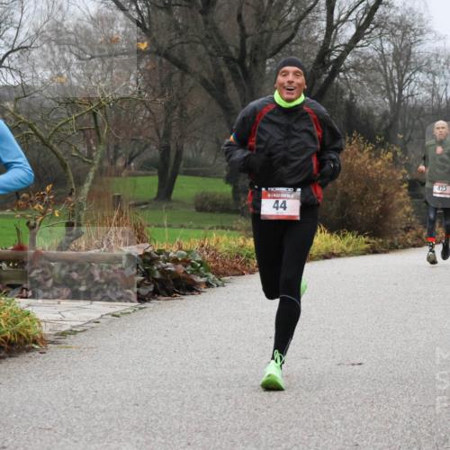 08.12.2024 - St. Pauli X-Mass-Run No. 14 Strokosch-Dieckow http://msf.ph/oto/7500845 08.12.2024 09:44:55 Laufen 27, 1, 44, 423, 425 meine-sportfotos.de