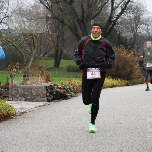 08.12.2024 - St. Pauli X-Mass-Run No. 14 Strokosch-Dieckow http://msf.ph/oto/7500847 08.12.2024 09:44:55 Laufen 2, 44, 423 meine-sportfotos.de