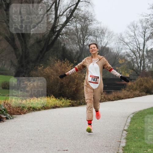 08.12.2024 - St. Pauli X-Mass-Run No. 14 Strokosch-Dieckow http://msf.ph/oto/7500889 08.12.2024 09:45:13 Laufen 183 meine-sportfotos.de