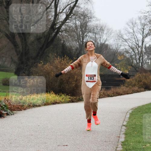 08.12.2024 - St. Pauli X-Mass-Run No. 14 Strokosch-Dieckow http://msf.ph/oto/7500901 08.12.2024 09:45:13 Laufen 183 meine-sportfotos.de