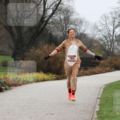 08.12.2024 - St. Pauli X-Mass-Run No. 14 Strokosch-Dieckow http://msf.ph/oto/7500903 08.12.2024 09:45:13 Laufen 183 meine-sportfotos.de
