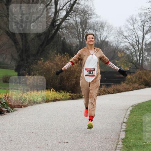 08.12.2024 - St. Pauli X-Mass-Run No. 14 Strokosch-Dieckow http://msf.ph/oto/7500907 08.12.2024 09:45:13 Laufen 183 meine-sportfotos.de