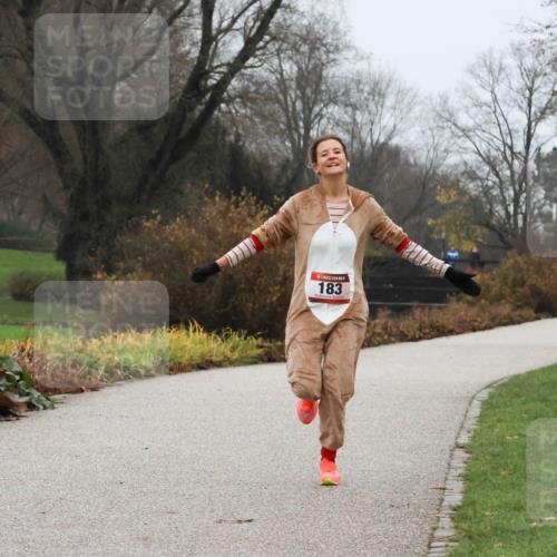 08.12.2024 - St. Pauli X-Mass-Run No. 14 Strokosch-Dieckow http://msf.ph/oto/7500911 08.12.2024 09:45:14 Laufen 183 meine-sportfotos.de