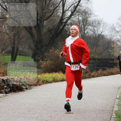 08.12.2024 - St. Pauli X-Mass-Run No. 14 Strokosch-Dieckow http://msf.ph/oto/7500928 08.12.2024 09:45:21 Laufen 1120 meine-sportfotos.de