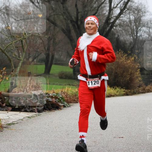 08.12.2024 - St. Pauli X-Mass-Run No. 14 Strokosch-Dieckow http://msf.ph/oto/7500934 08.12.2024 09:45:22 Laufen 14, 1120 meine-sportfotos.de