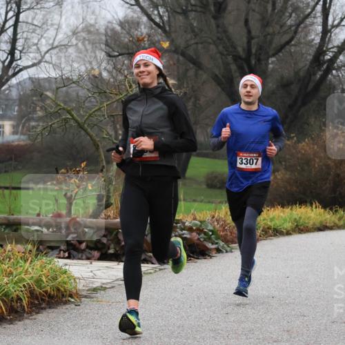 08.12.2024 - St. Pauli X-Mass-Run No. 14 Strokosch-Dieckow http://msf.ph/oto/7500941 08.12.2024 09:45:30 Laufen 3307, 2084 meine-sportfotos.de