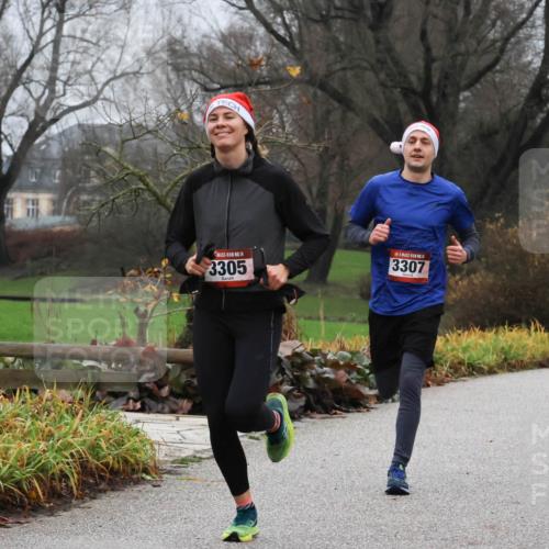 08.12.2024 - St. Pauli X-Mass-Run No. 14 Strokosch-Dieckow http://msf.ph/oto/7500945 08.12.2024 09:45:30 Laufen 14, 3305, 3307, 2084 meine-sportfotos.de