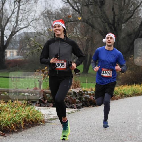 08.12.2024 - St. Pauli X-Mass-Run No. 14 Strokosch-Dieckow http://msf.ph/oto/7500950 08.12.2024 09:45:30 Laufen 14, 305, 3307, 208 meine-sportfotos.de
