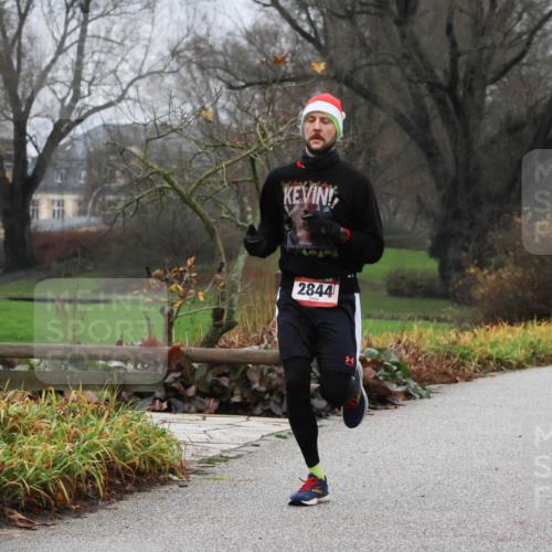 08.12.2024 - St. Pauli X-Mass-Run No. 14 Strokosch-Dieckow http://msf.ph/oto/7500987 08.12.2024 09:45:37 Laufen 2844 meine-sportfotos.de