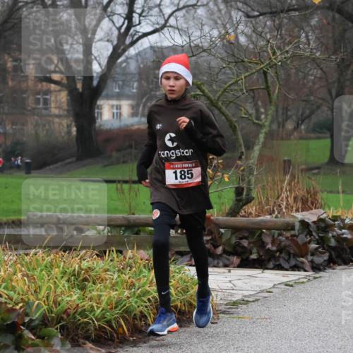 08.12.2024 - St. Pauli X-Mass-Run No. 14 Strokosch-Dieckow http://msf.ph/oto/7500992 08.12.2024 09:45:48 Laufen 14, 185 meine-sportfotos.de