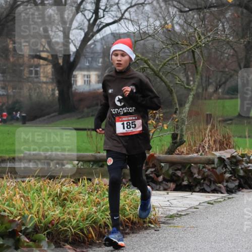 08.12.2024 - St. Pauli X-Mass-Run No. 14 Strokosch-Dieckow http://msf.ph/oto/7500997 08.12.2024 09:45:48 Laufen 14, 185 meine-sportfotos.de