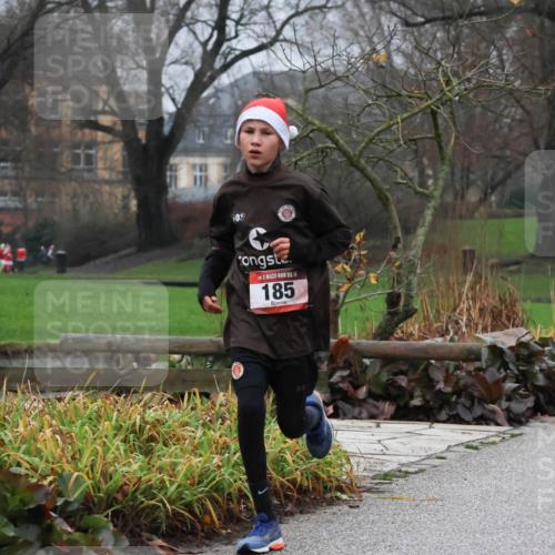 08.12.2024 - St. Pauli X-Mass-Run No. 14 Strokosch-Dieckow http://msf.ph/oto/7500998 08.12.2024 09:45:48 Laufen 14, 185 meine-sportfotos.de