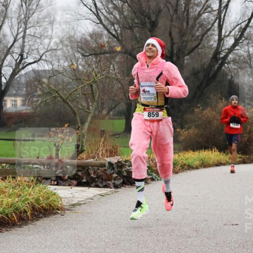 08.12.2024 - St. Pauli X-Mass-Run No. 14 Strokosch-Dieckow http://msf.ph/oto/7501056 08.12.2024 09:46:12 Laufen 14, 859, 1948 meine-sportfotos.de