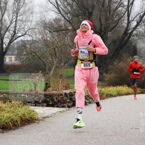 08.12.2024 - St. Pauli X-Mass-Run No. 14 Strokosch-Dieckow http://msf.ph/oto/7501059 08.12.2024 09:46:12 Laufen 14, 859, 1948 meine-sportfotos.de