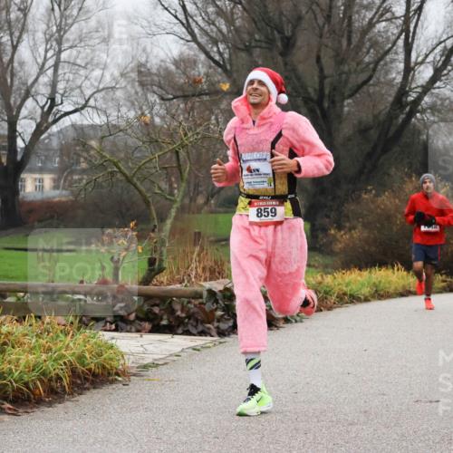 08.12.2024 - St. Pauli X-Mass-Run No. 14 Strokosch-Dieckow http://msf.ph/oto/7501060 08.12.2024 09:46:12 Laufen 14, 859 meine-sportfotos.de