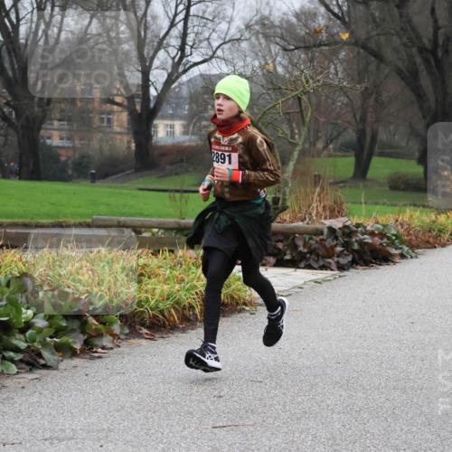 08.12.2024 - St. Pauli X-Mass-Run No. 14 Strokosch-Dieckow http://msf.ph/oto/7501121 08.12.2024 09:46:35 Laufen 2891, 2588, 32 meine-sportfotos.de