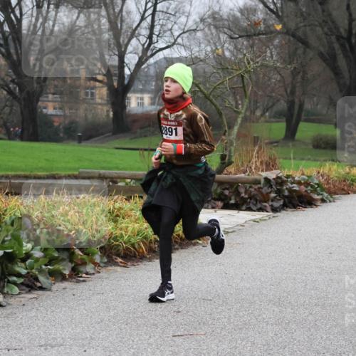 08.12.2024 - St. Pauli X-Mass-Run No. 14 Strokosch-Dieckow http://msf.ph/oto/7501125 08.12.2024 09:46:35 Laufen 14, 2891, 2588 meine-sportfotos.de