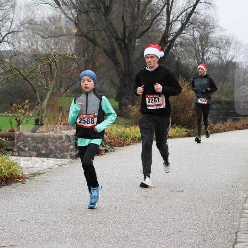 08.12.2024 - St. Pauli X-Mass-Run No. 14 Strokosch-Dieckow http://msf.ph/oto/7501132 08.12.2024 09:46:36 Laufen 14, 2588, 3261, 3261, 1863 meine-sportfotos.de