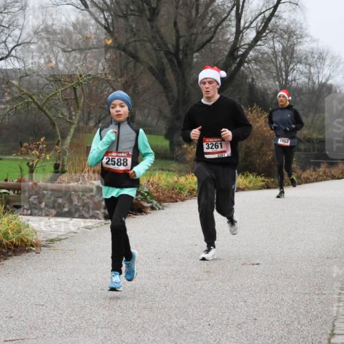 08.12.2024 - St. Pauli X-Mass-Run No. 14 Strokosch-Dieckow http://msf.ph/oto/7501133 08.12.2024 09:46:36 Laufen 14, 2588, 3261, 3261, 1863 meine-sportfotos.de