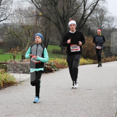 08.12.2024 - St. Pauli X-Mass-Run No. 14 Strokosch-Dieckow http://msf.ph/oto/7501137 08.12.2024 09:46:36 Laufen 258, 3261, 3261, 1863 meine-sportfotos.de