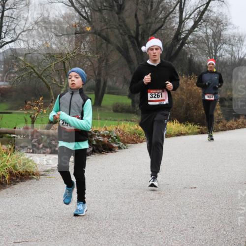08.12.2024 - St. Pauli X-Mass-Run No. 14 Strokosch-Dieckow http://msf.ph/oto/7501141 08.12.2024 09:46:36 Laufen 3261, 3261, 1863 meine-sportfotos.de