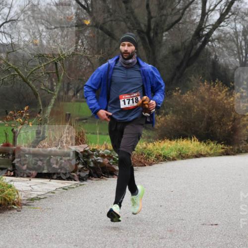 08.12.2024 - St. Pauli X-Mass-Run No. 14 Strokosch-Dieckow http://msf.ph/oto/7501177 08.12.2024 09:46:49 Laufen 1718, 1946 meine-sportfotos.de