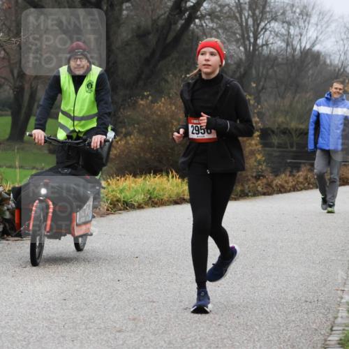 08.12.2024 - St. Pauli X-Mass-Run No. 14 Strokosch-Dieckow http://msf.ph/oto/7501204 08.12.2024 09:46:59 Laufen 2950, 1306 meine-sportfotos.de