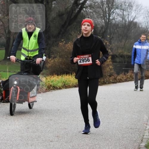 08.12.2024 - St. Pauli X-Mass-Run No. 14 Strokosch-Dieckow http://msf.ph/oto/7501208 08.12.2024 09:46:59 Laufen 14, 2956, 1500 meine-sportfotos.de