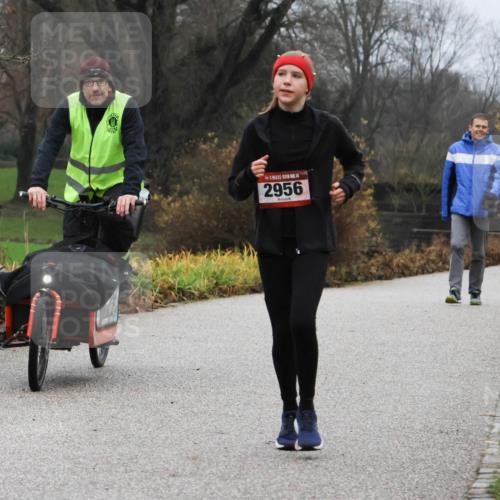 08.12.2024 - St. Pauli X-Mass-Run No. 14 Strokosch-Dieckow http://msf.ph/oto/7501212 08.12.2024 09:46:59 Laufen 2956, 1966 meine-sportfotos.de