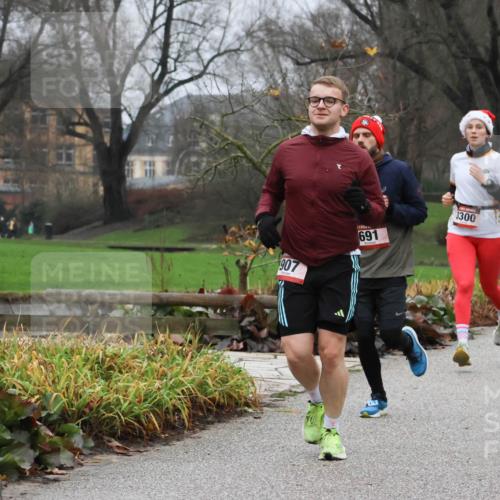 08.12.2024 - St. Pauli X-Mass-Run No. 14 Strokosch-Dieckow http://msf.ph/oto/7501225 08.12.2024 09:47:08 Laufen 907, 691, 3300, 8 meine-sportfotos.de
