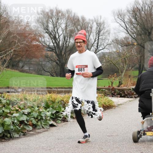 08.12.2024 - St. Pauli X-Mass-Run No. 14 Strokosch-Dieckow http://msf.ph/oto/7501231 08.12.2024 09:47:12 Laufen 881 meine-sportfotos.de