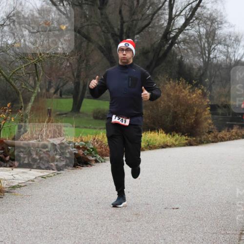 08.12.2024 - St. Pauli X-Mass-Run No. 14 Strokosch-Dieckow http://msf.ph/oto/7501277 08.12.2024 09:47:35 Laufen 241, 384 meine-sportfotos.de