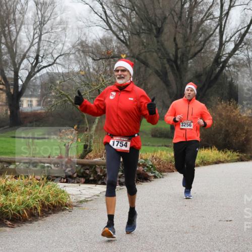 08.12.2024 - St. Pauli X-Mass-Run No. 14 Strokosch-Dieckow http://msf.ph/oto/7501313 08.12.2024 09:47:45 Laufen 1754, 3256 meine-sportfotos.de