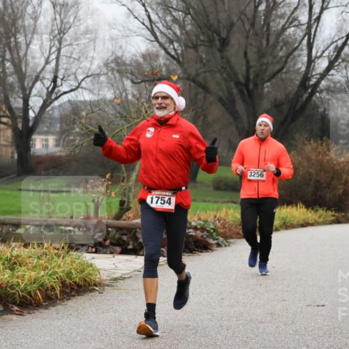 08.12.2024 - St. Pauli X-Mass-Run No. 14 Strokosch-Dieckow http://msf.ph/oto/7501316 08.12.2024 09:47:45 Laufen 1754, 3256 meine-sportfotos.de