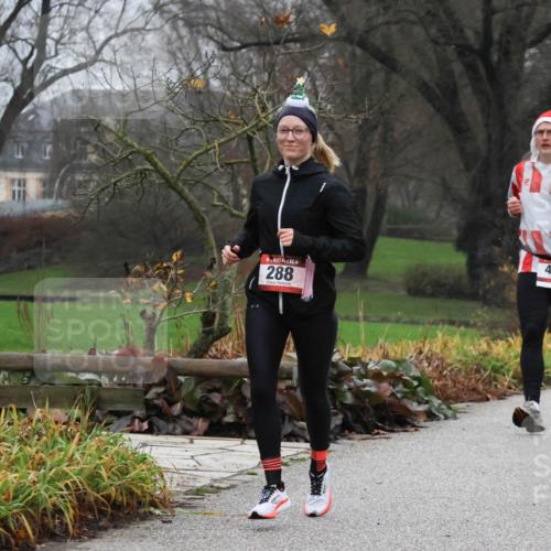 08.12.2024 - St. Pauli X-Mass-Run No. 14 Strokosch-Dieckow http://msf.ph/oto/7501332 08.12.2024 09:47:53 Laufen 288, 420 meine-sportfotos.de