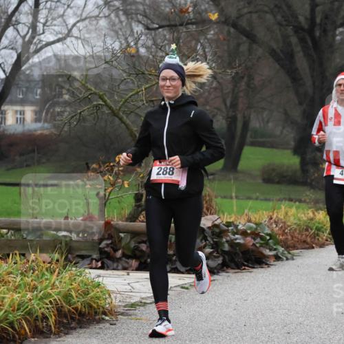 08.12.2024 - St. Pauli X-Mass-Run No. 14 Strokosch-Dieckow http://msf.ph/oto/7501340 08.12.2024 09:47:53 Laufen 288, 420, 420 meine-sportfotos.de