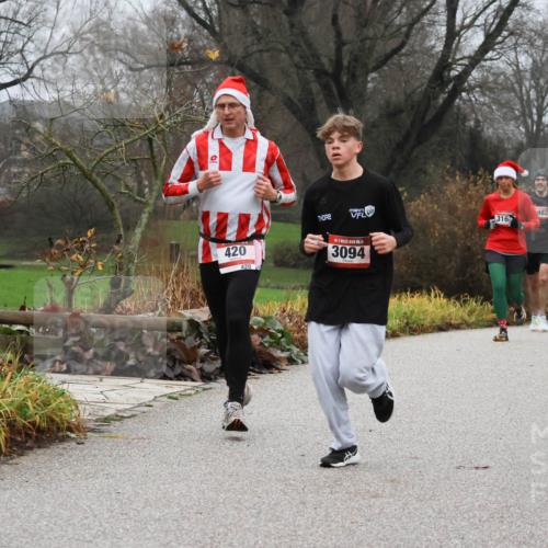 08.12.2024 - St. Pauli X-Mass-Run No. 14 Strokosch-Dieckow http://msf.ph/oto/7501352 08.12.2024 09:47:55 Laufen 420, 420, 982, 316, 3094, 1291, 763, 755 meine-sportfotos.de