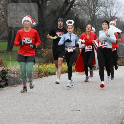 08.12.2024 - St. Pauli X-Mass-Run No. 14 Strokosch-Dieckow http://msf.ph/oto/7501361 08.12.2024 09:47:58 Laufen 162, 1982, 755, 291, 1291, 763, 095, 1857, 364 meine-sportfotos.de