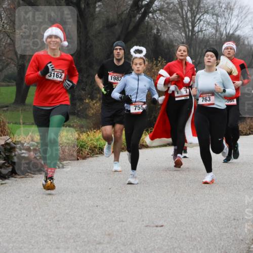 08.12.2024 - St. Pauli X-Mass-Run No. 14 Strokosch-Dieckow http://msf.ph/oto/7501367 08.12.2024 09:47:58 Laufen 3162, 1987, 1291, 763, 095, 755, 1852 meine-sportfotos.de