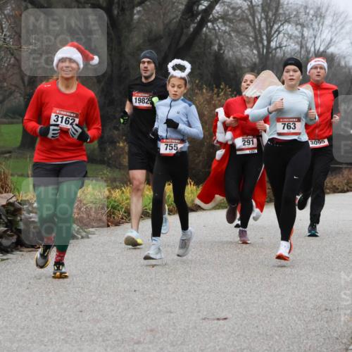 08.12.2024 - St. Pauli X-Mass-Run No. 14 Strokosch-Dieckow http://msf.ph/oto/7501374 08.12.2024 09:47:58 Laufen 3162, 1982, 755, 291, 1291, 763, 3095, 1852 meine-sportfotos.de